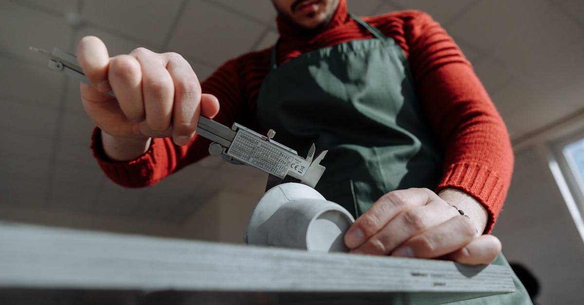 Измерительный инструмент при контроле качества продукции на фабрике в Китае